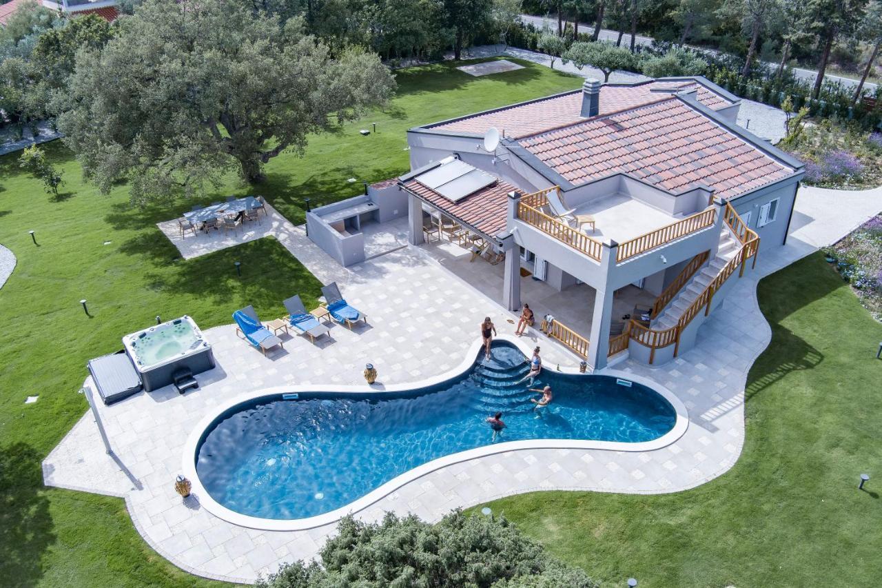Villa Golden Root Real Estate Сан Теодоро Екстериор снимка