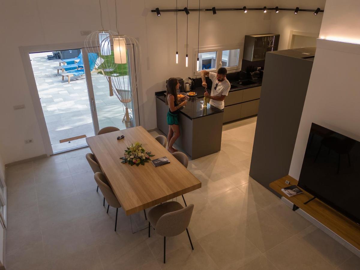 Villa Golden Root Real Estate Сан Теодоро Екстериор снимка