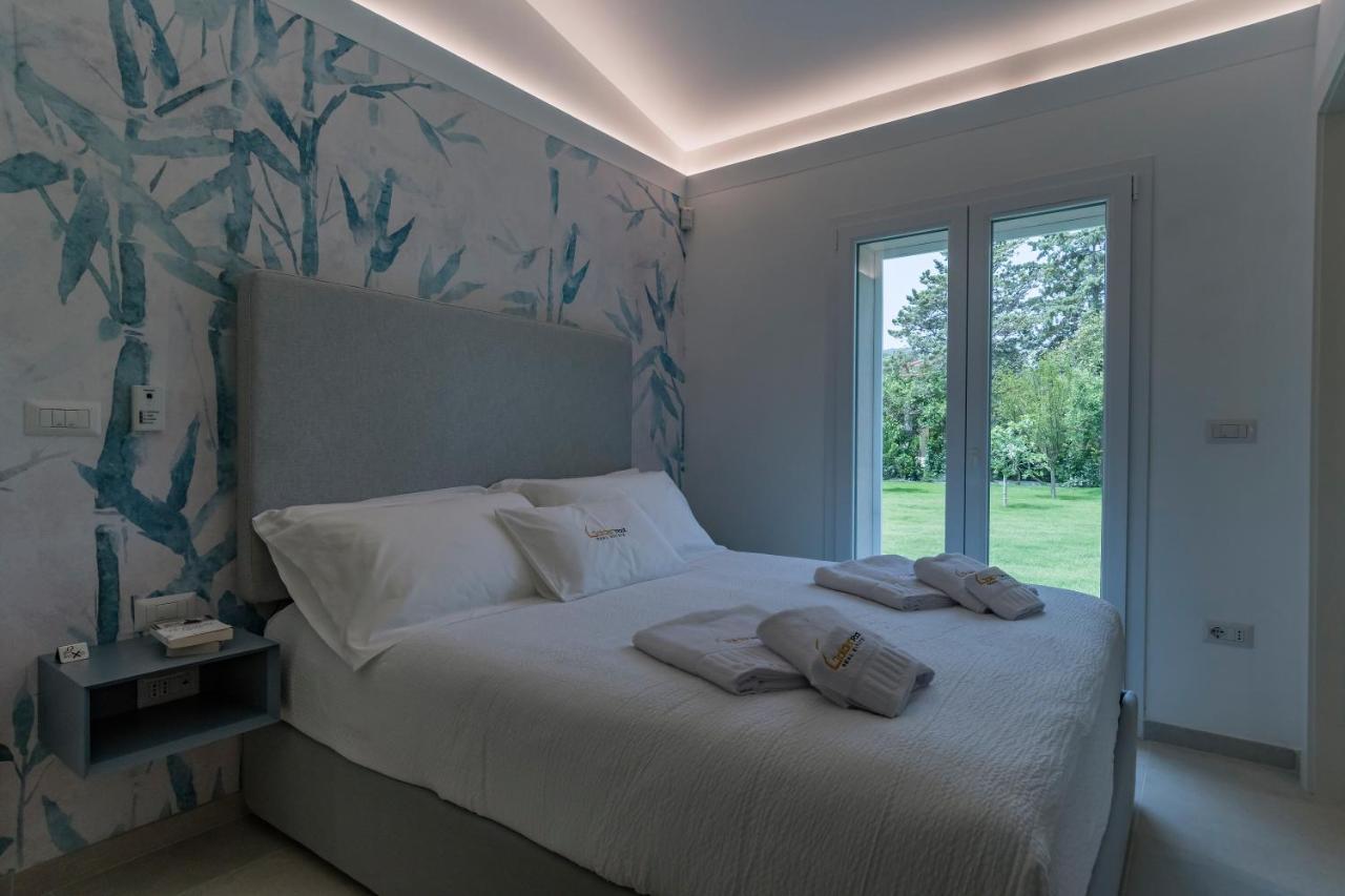 Villa Golden Root Real Estate Сан Теодоро Екстериор снимка