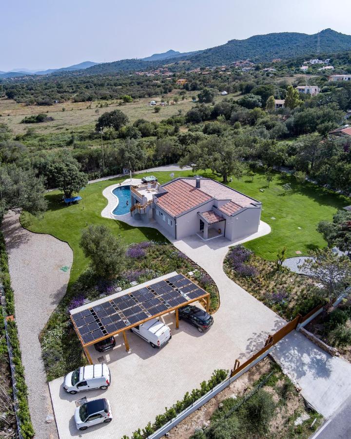 Villa Golden Root Real Estate Сан Теодоро Екстериор снимка