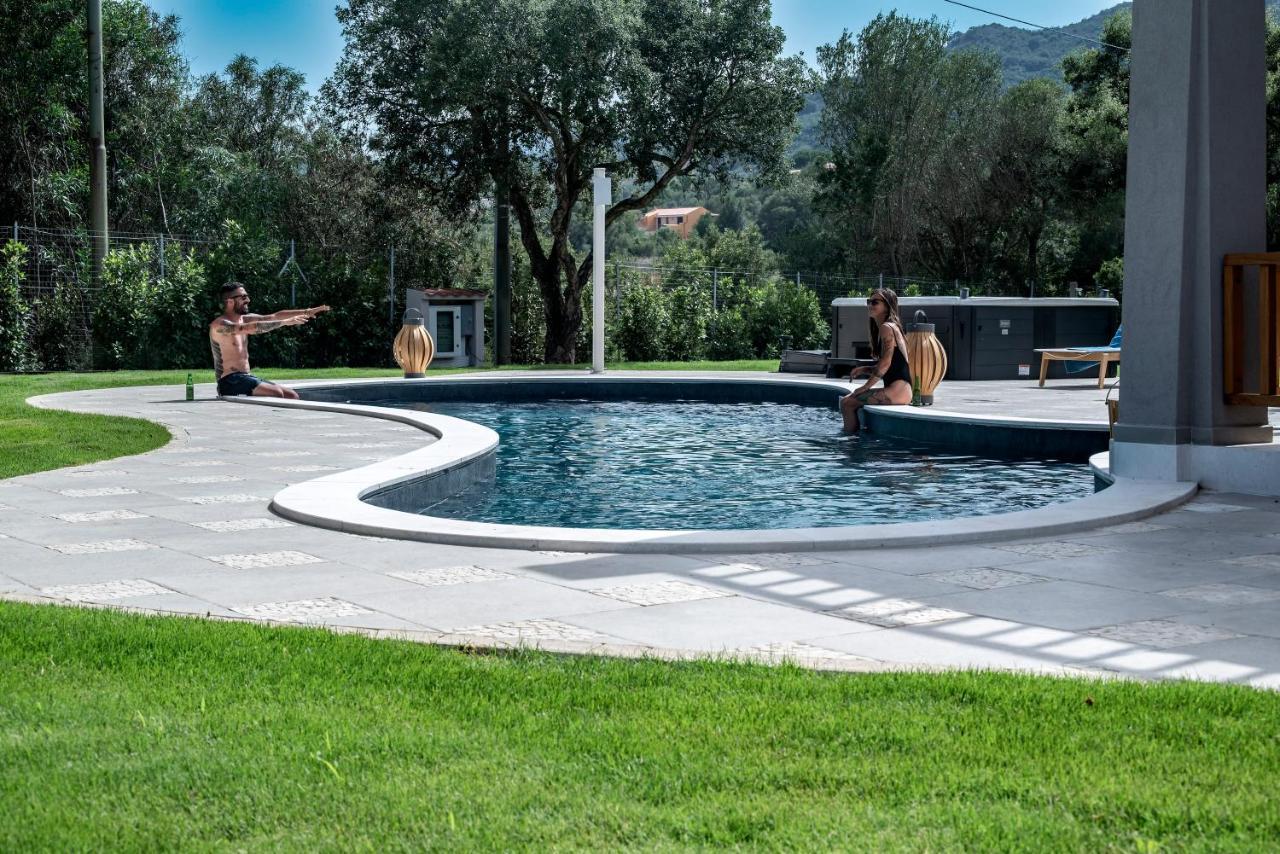 Villa Golden Root Real Estate Сан Теодоро Екстериор снимка